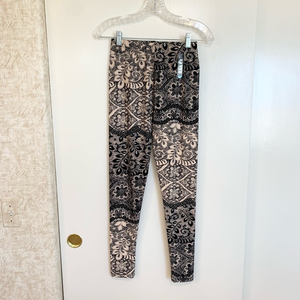 NWT Boho Leggings Black & Cream Size Small